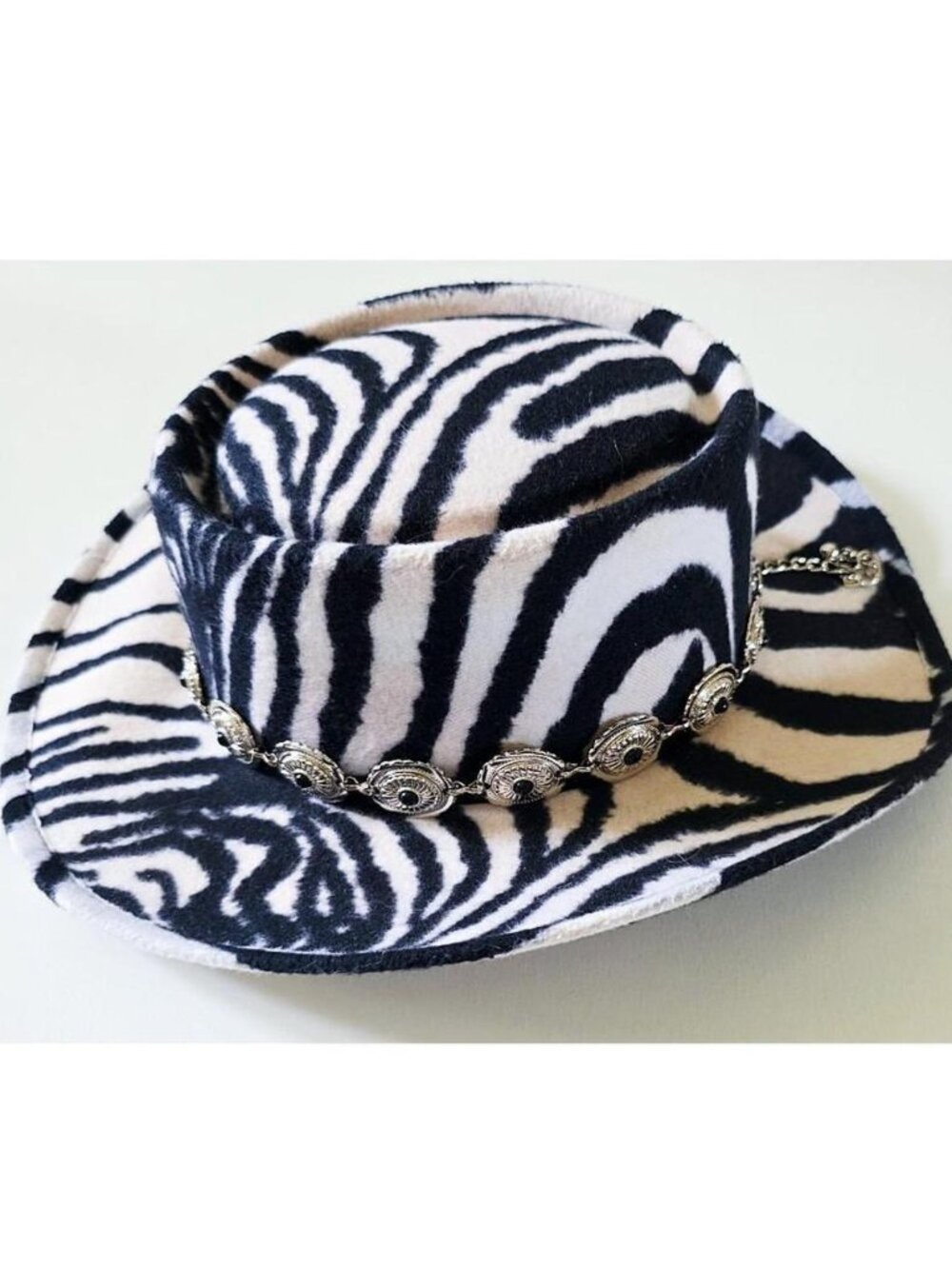 🔥 Zebra Print Western Hat – Y2K Rodeo Core Statement Piece 🤠🐆
